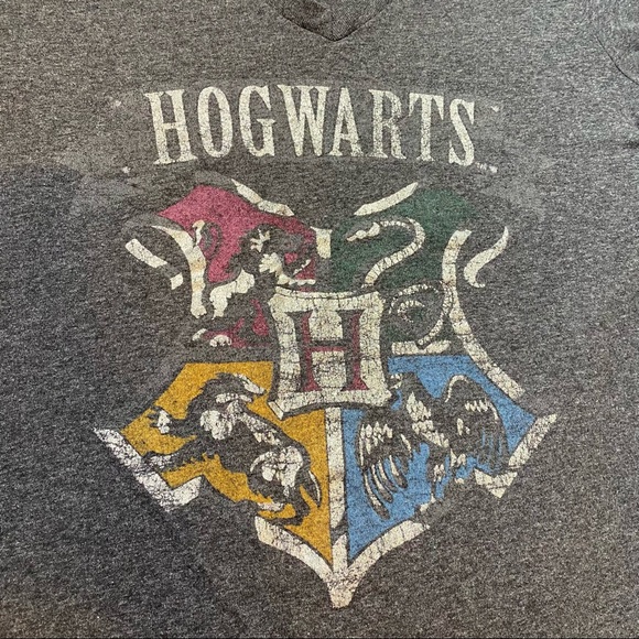 Harry Potter Hogwarts Shield V Neck T Shirt - Picture 6 of 9